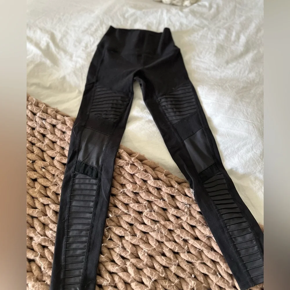 Alo Yoga Moto Leggings